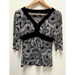 Maurices Floral V-Neck 3/4 Sleeve Top